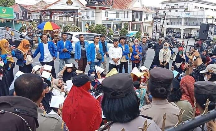 bansos_disalahgunakan_di_siantar_pendemo_ancam_datangi_kampanye_akbar