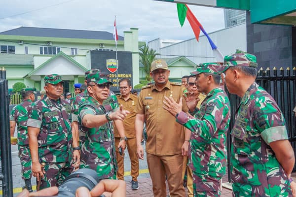 bantu_normalisasi_sungai_deli_kodam_i_bukit_barisan_turunkan_1000_prajurit