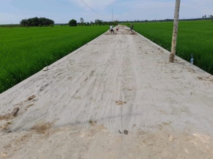 bantu_petani_jalan_desa_di_batu_bara_diperbaiki