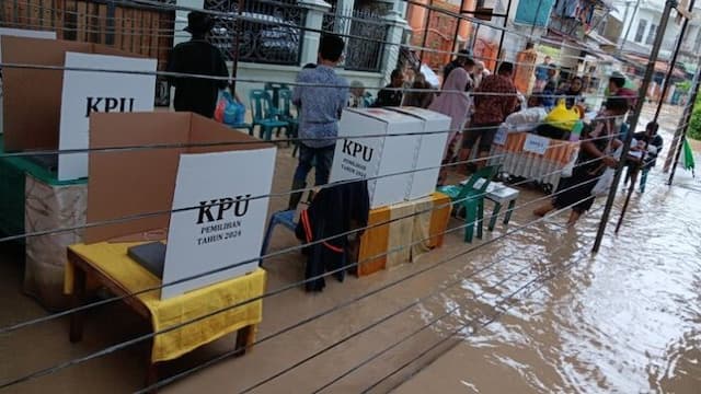 banyak_tps_terendam_banjir_di_medan_pemungutan_suara_diskors