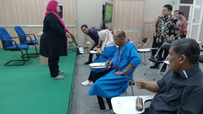 bapaslon_deli_serdang_ays_bsa_cek_kesehatan_di_rsup_h_adam_malik_bersama_bapaslon_langkat