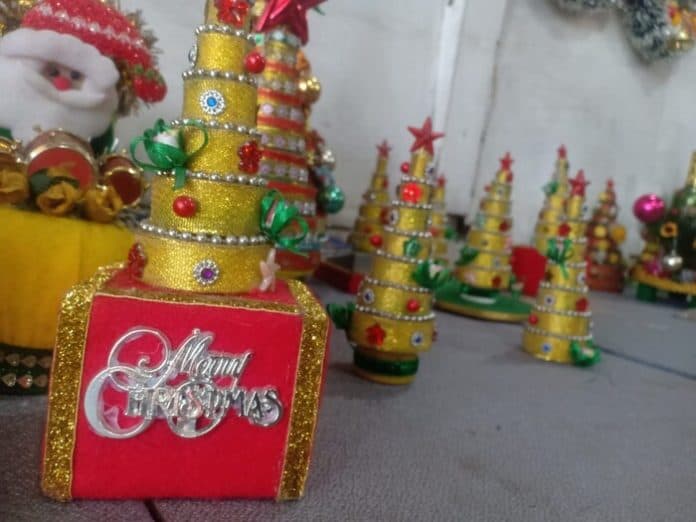 barang_pabrikan_hancurkan_usaha_pengrajin_pernak_pernik_natal