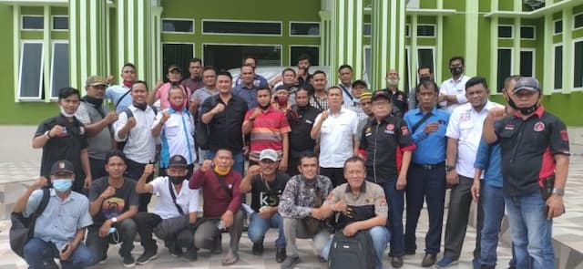 baru_menjabat_kasat_narkoba_silaturahmi_dengan_wartawan_batu_bara
