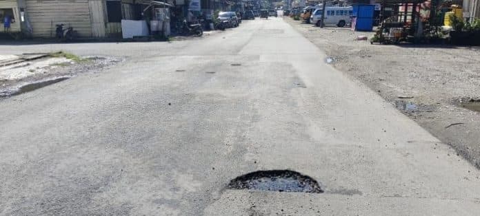 baru_selesai_dikerjakan_aspal_hotmix_di_jalan_nusantara_sidikalang_sudah_rusak