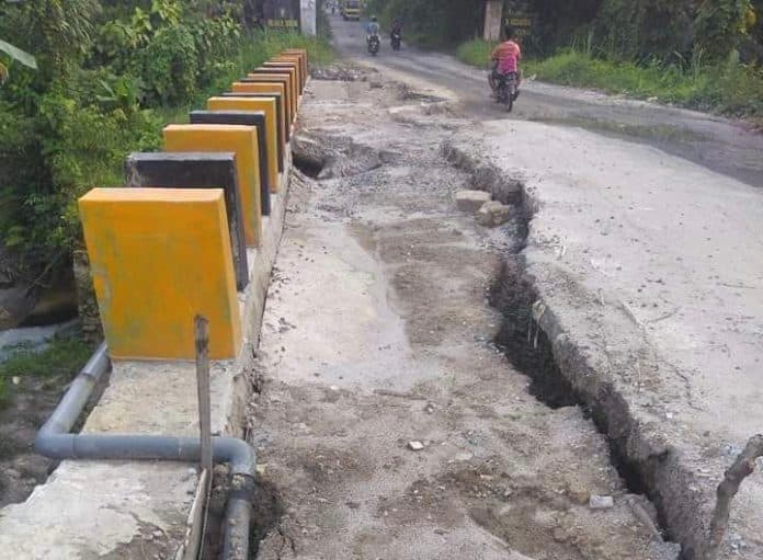 baru_selesai_dikerjakan_jalan_provinsi_di_tanjung_pasir_tanah_jawa_amblas
