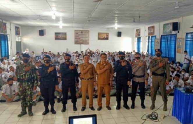 batalyon_b_sat_brimob_poldasu_gelar_sosialisasi_pada_siswa_jadi_brimob