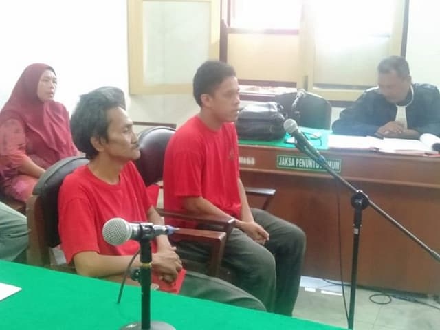 bawa_3_goni_ganja_sopir_angkot_menangis_haru_divonis_bebas
