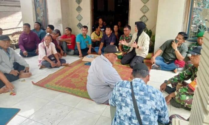 bawa_jenazah_korban_bentrok_ratusan_warga_datangi_yon_armed_kilap_sumagan