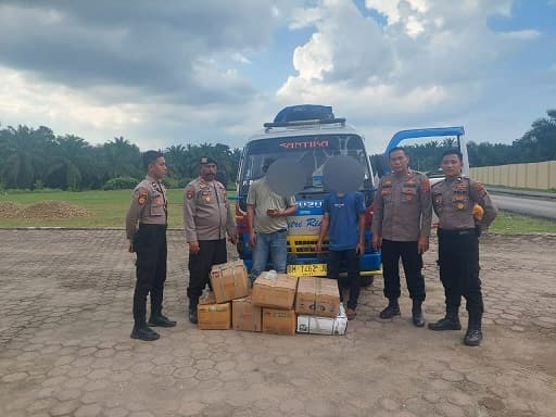 bawa_tuak_suling_sopir_dan_busnya_diamankan_polres_palas