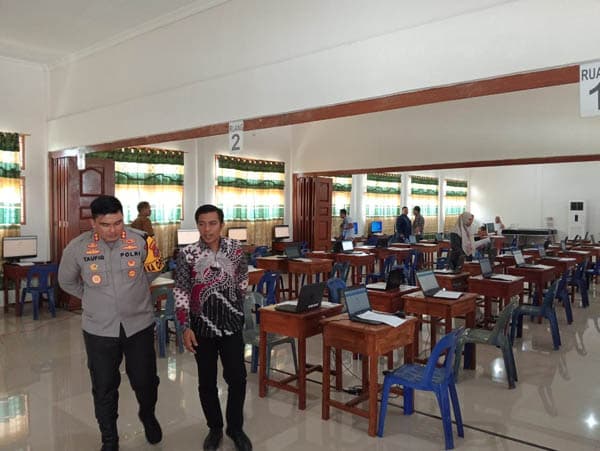 bawaslu_batu_bara_gelar_cat_calon_anggota_panwascam_pada_pilkada_2024