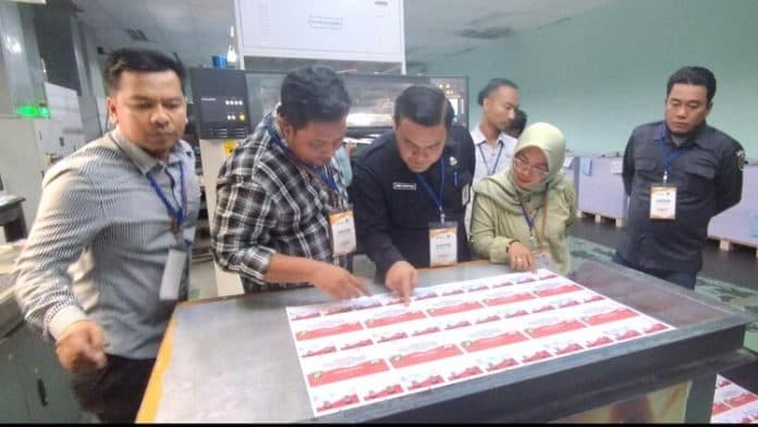 bawaslu_dan_kpu_simalungun_awasi_pencetakan_surat_suara_pilkada_2024