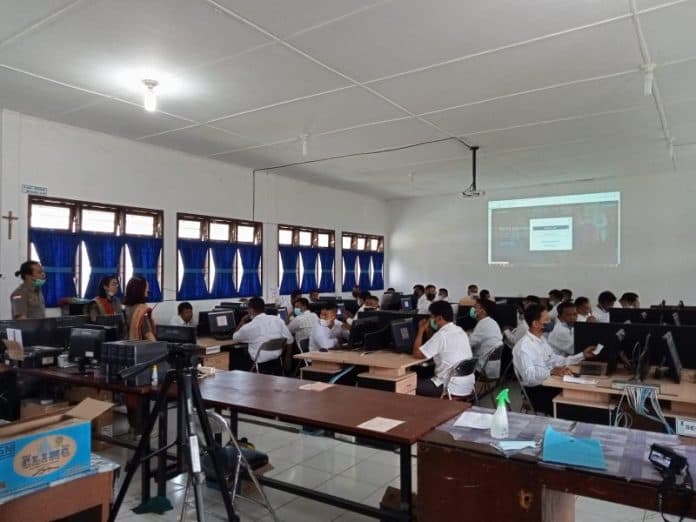 bawaslu_samosir_gelar_seleksi_cat_bagi_calon_panwascam_pemilu_2024