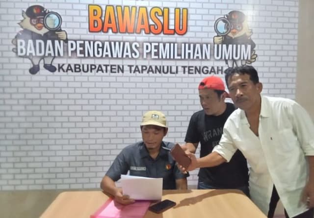 bawaslu_tapteng_hentikan_penelusuran_dugaan_pertemuan_kades_dengan_paslon