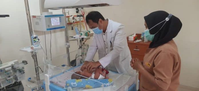 bayi_kembar_siam_asal_asahan_tidak_dioperasi_pemisahan
