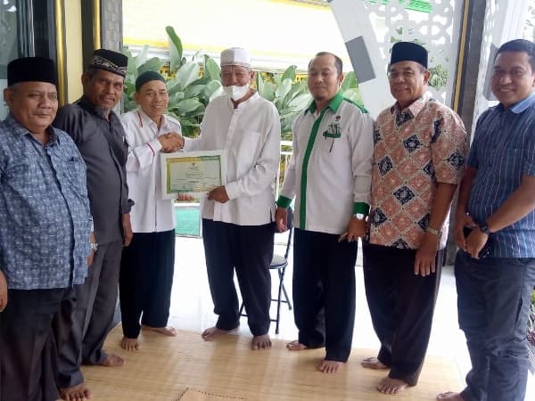 baznas_tebing_tinggi_kunjungi_tahfiz_quran_eliya_lubis_dan_beri_penghargaan