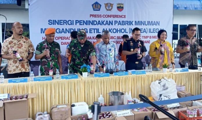 bea_cukai_medan_gerebek_pabrik_mmea_ilegal_5_orang_diamankan