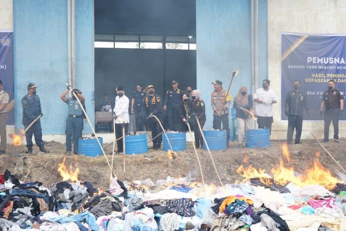 bea_cukai_teluk_nibung_musnahkan_barang_ilegal_senilai_rp21_miliar