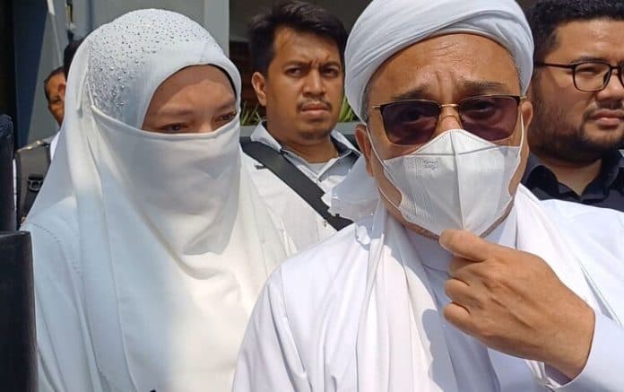 bebas_murni_rizieq_shihab_nyatakan_perang_di_kasus_km_50