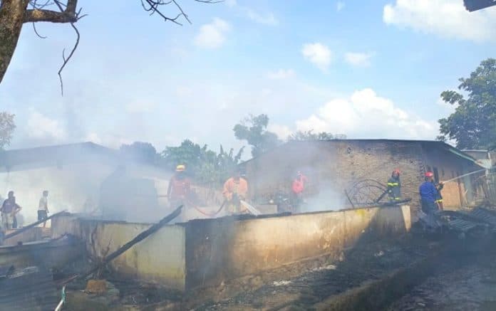 beberapa_rumah_ludes_terbakar_di_sinaksak_simalungun