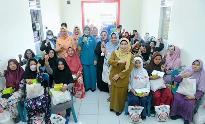 begini_bentuk_sentuhan_kasih_pj_ketua_pkk_sumut_di_hari_ibu