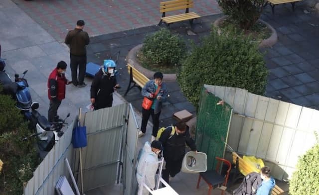 beijing_larang_pasang_barikade_meskipun_pandemi_tak_kunjung_reda