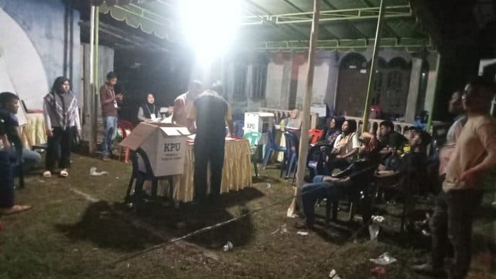 bekerja_hingga_subuh_saksi_partai_tps_kelelahan_dan_tergeletak_di_mesjid