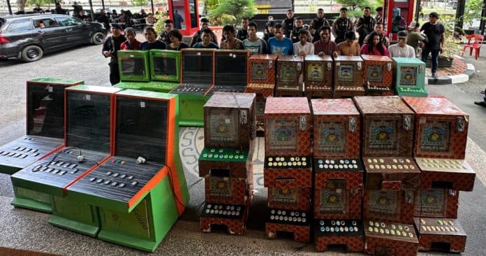 belasan_orang_ditetapkan_jadi_tersangka_dari_hasil_penggerebekan_di_jalan_jermal_xv
