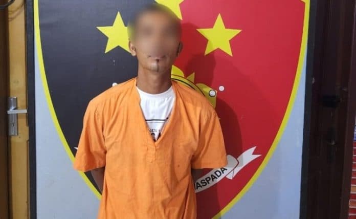 beli_hp_curian_warga_bandar_khalifah_ini_dijemput_polisi