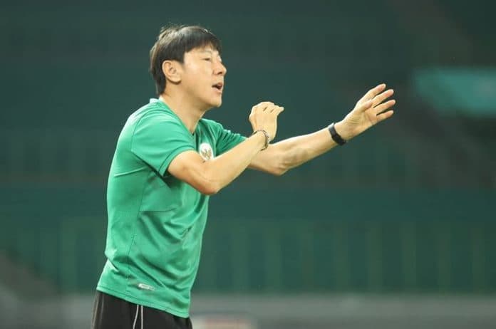 belum_lunas_bawa_kesuksesan_timnas_indonesia_kode_shin_tae_yong_diperpanjangan_kontrak