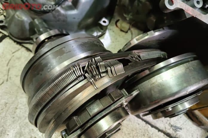 benarkah_oli_transmisi_cvt_dapat_bertahan_selama_ratusan_ribu_kilo