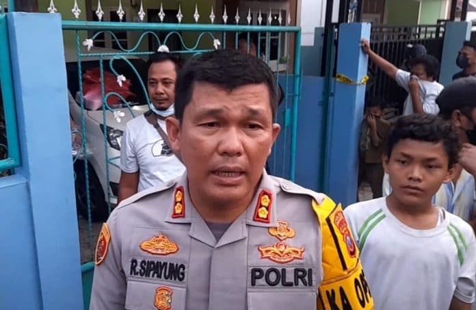 bendahara_puskesmas_dan_anak_ditemukan_tewas_di_dalam_rumahnya_kapolres_simalungun_ada_ditemukan_senjata_tajam