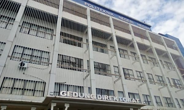 bentrok_di_polmed_pecah_saat_acara_wisuda_dua_kubu_diarahkan_keluar_terpisah