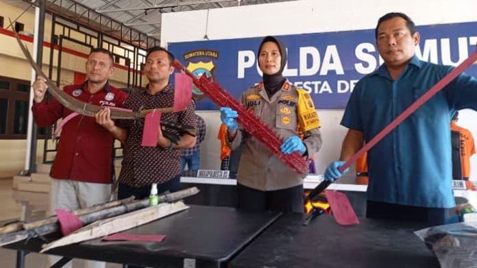 bentrok_dua_geng_motor_akibatkan_satu_orang_tewas_6_pelajar_ditahan_di_polresta_deli_serdang