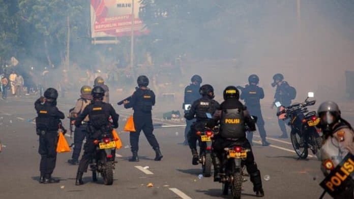bentrokan_pulau_rempang_kapolri_didesak_kaji_ulang_pemakaian_gas_air_mata
