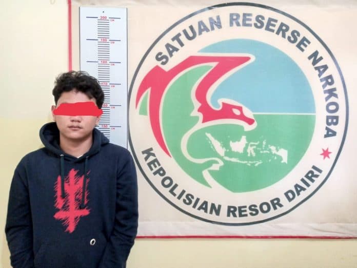 beraninya_pesan_tembakau_gorilla_via_online_di_jnt