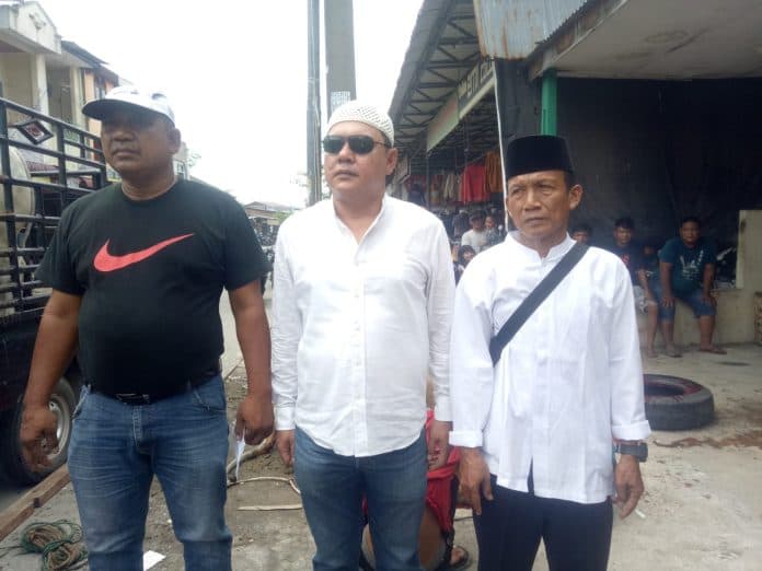 berbagi_di_momen_iduladha_tokoh_pemuda_belawan_sembelih_2_ekor_sapi_kurban