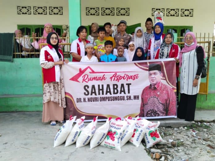 berbagi_di_ramadhan_haji_novri_ompusunggu_santuni_yatim_dan_lansia_dhuafa