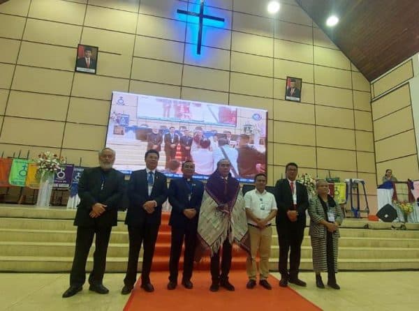 berhasil_majukan_yakes_hkbp_ephorus_ulosi_letjen_tni_purn_hinsa_siburian