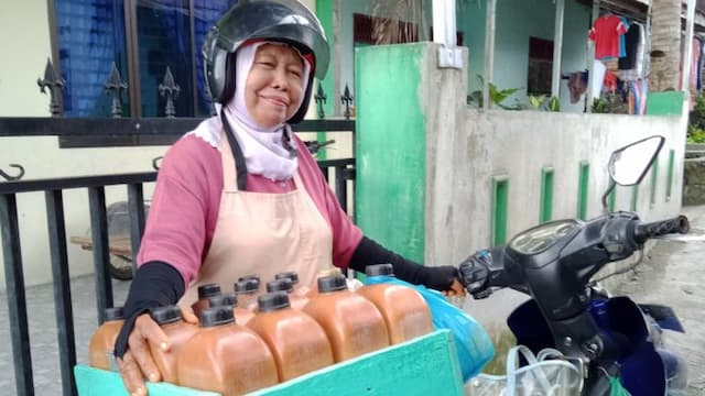 berhenti_jadi_buruh_kebun_wanita_ini_hidup_berdagang_jamu_keliling_selama_35_tahun