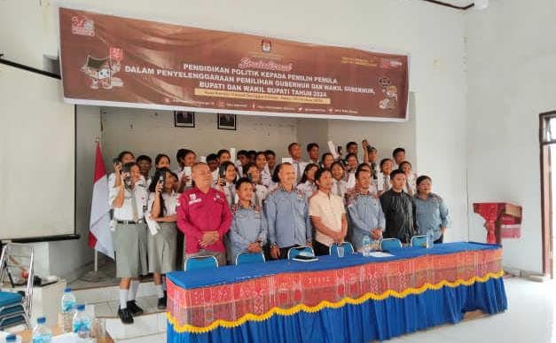 beri_pemahaman_kpu_samosir_gelar_pendidikan_politik_untuk_pemilih_pemula