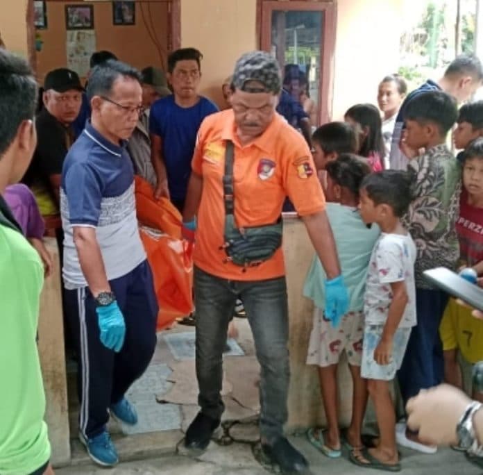 berjalan_di_atas_rel_seorang_pria_tewas_terseret_ka_di_tebing_tinggi