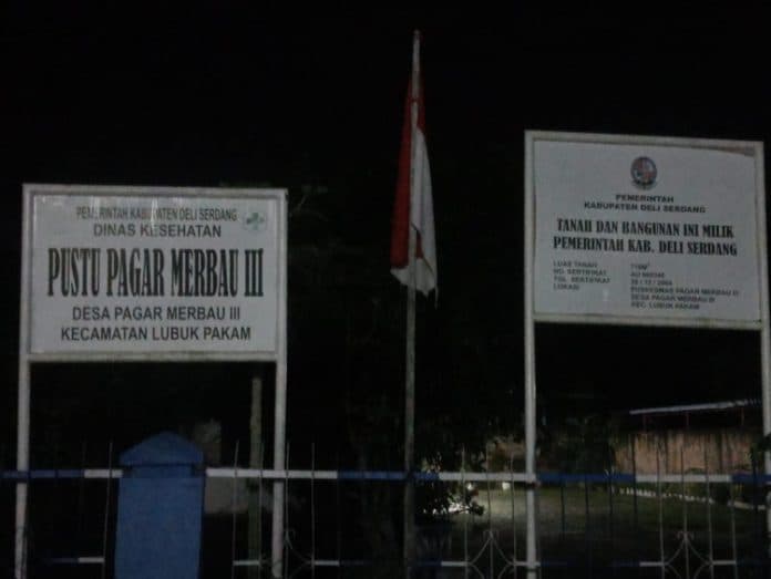 berkibar_siang_malam_bendera_merah_putih_di_puskesmas_pembantu_robek