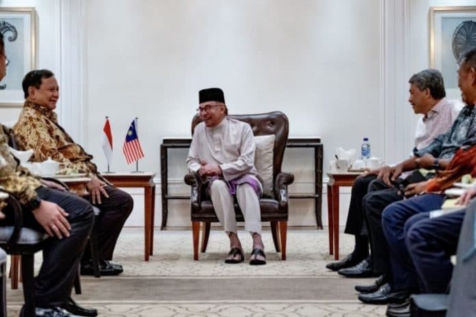 berkunjung_ke_malaysia_prabowo_disambut_sultan_ibrahim