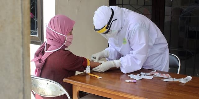 berlakukan_tarif_rapid_test_di_atas_rp150_ribu_siap_siap_kena_sanksi