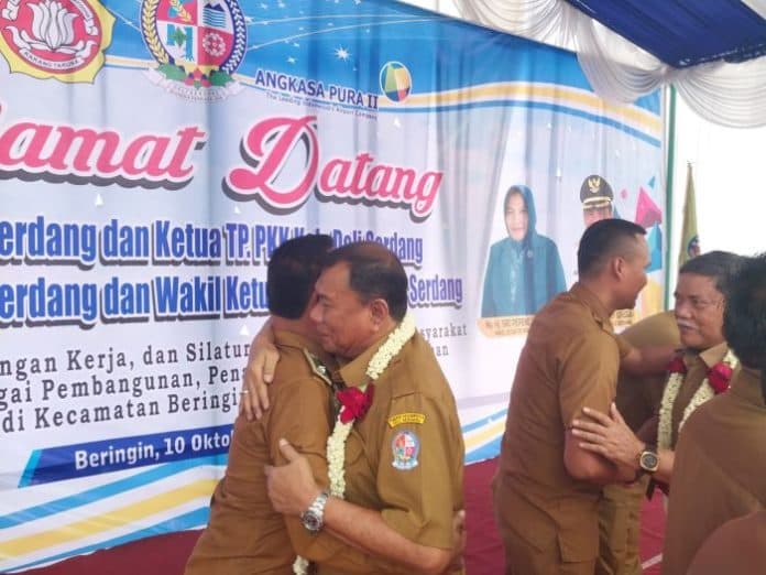 berpamitan_saat_kunker_kepala_desa_di_kecamatan_beringin_tangisi_bupati_deli_serdang