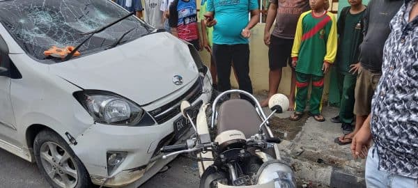 berusaha_melarikan_diri_pengemudi_mobil_agya_tabrak_pengendara_scoopy_di_jalan_kartini_siantar