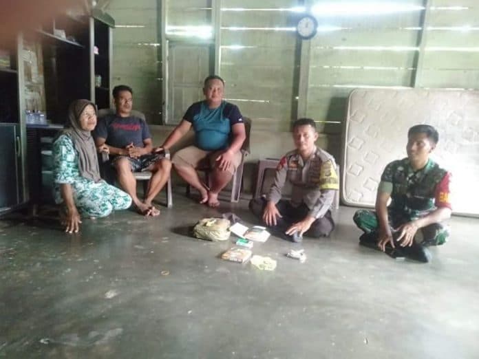 bhabinkamtibmas_dan_babinsa_gagalkan_warga_simalungun_yang_hendak_bunuh_diri