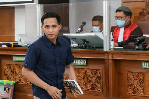 bharada_e_pc_perintahkan_ajudan_dan_art_bersihkan_sidik_jari_sambo_dari_barang_brigadir_j