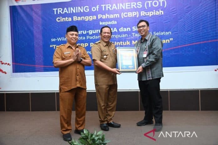 bi_sosialisasi_gerakan_cinta_rupiah_ke_guru_di_padangsidimpuan