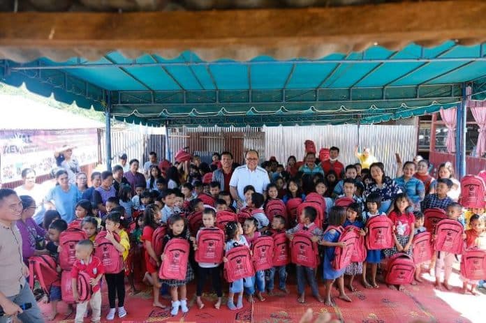 bimbel_gratis_106_peserta_didik_kurang_mampu_di_dairi_junimart_girsang_bantu_5_juta_perbulan